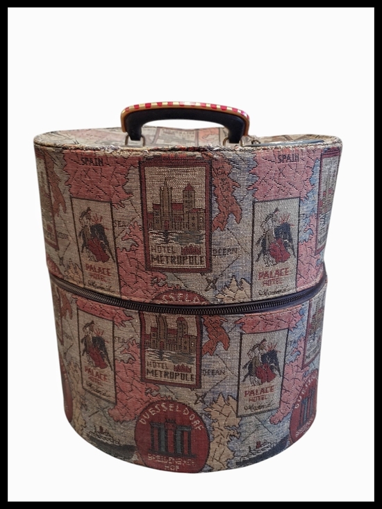Munro Handbags - Vintage Munro Carry-All Tapestry Hat/Wig Travel Case
